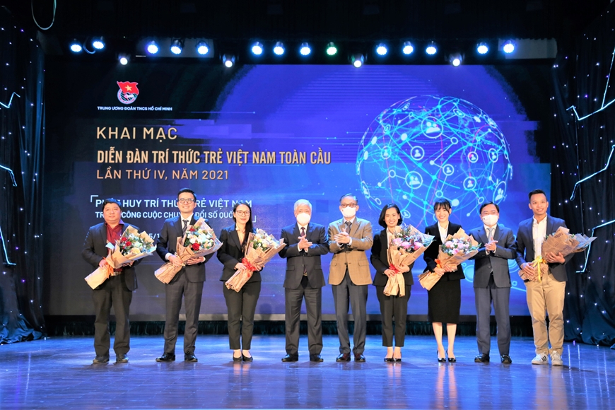 Ouverture du 4e Forum mondial des jeunes intellectuels vietnamiens